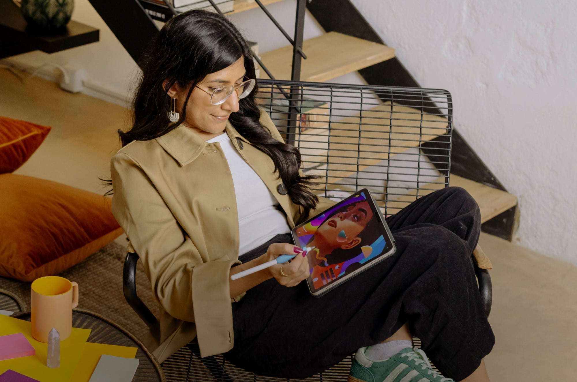 A woman drawing on an iPad with an Apple Pencil.