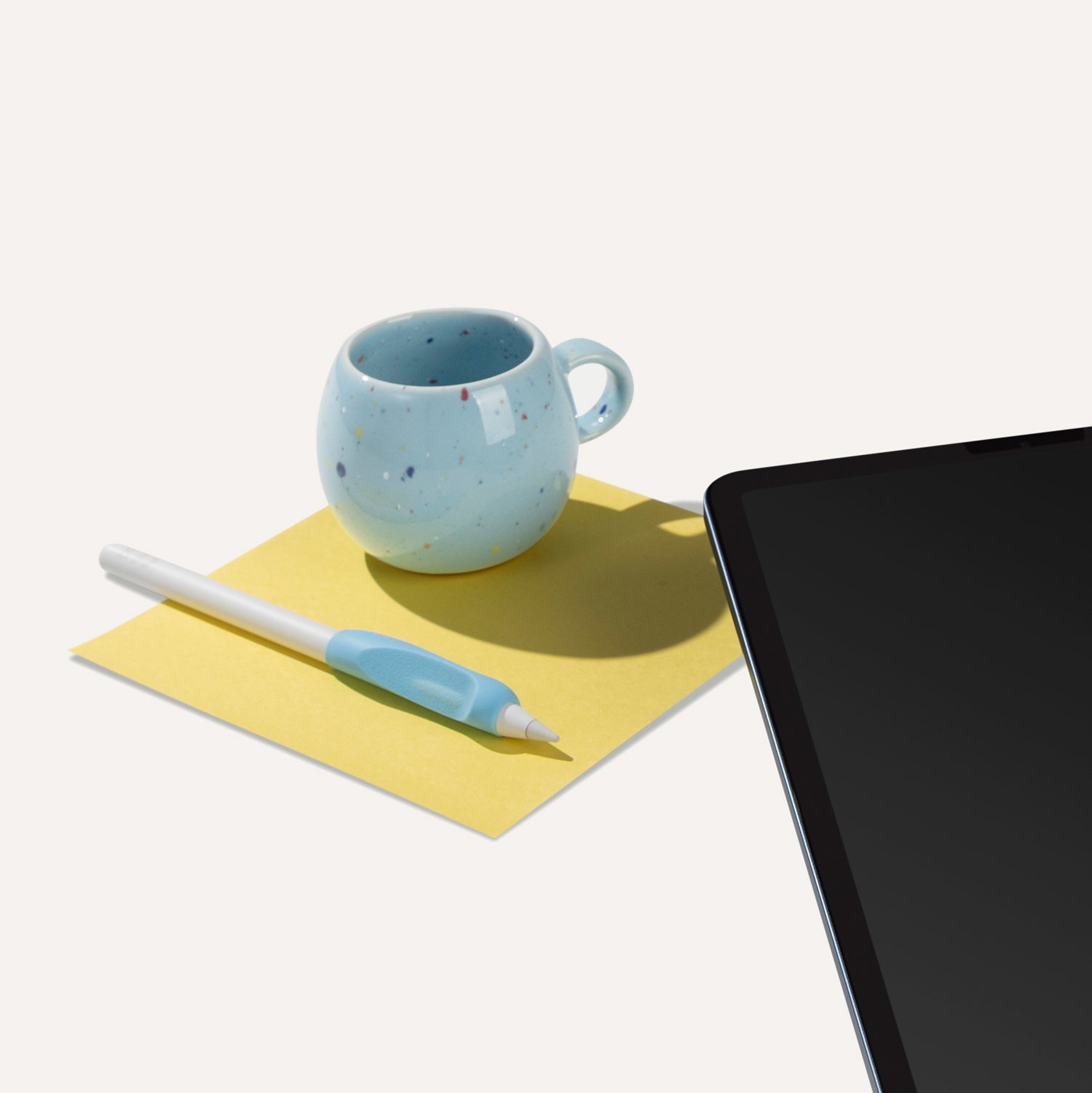 Paperlike's Pencil Grip on an Apple Pencil