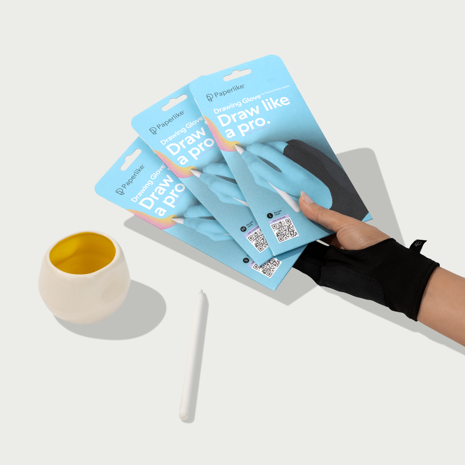 Paperlike's Drawing Glove comes in 3 sizes and fits both hands, unisex.